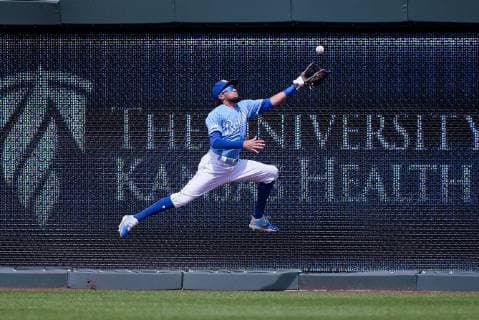 Sport Bilder des Tages May 25, 2019:Kansas City Royals center fielder Billy Hamilton (6) leaps and make the catch against the wall in center field during the first game of a double header in the American League game between the New York Yankees and the Kansas City Royals held at Kaufmann Stadium in Kansas City, MO CSM MLB, Baseball Herren, USA 2019: Yankees vs Royals May 25 - ZUMAc04_ 20190525_zaf_c04_061 Copyright: xRichardxUlreichx