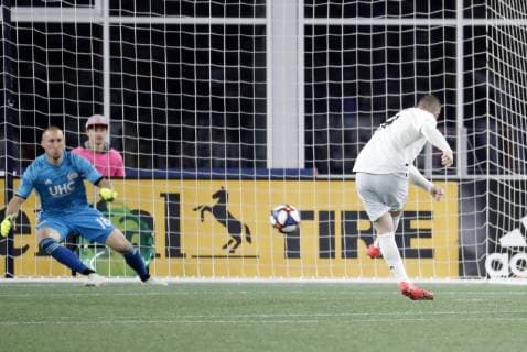 FOXBOROUGH, MA - MAY 25: DC United forward Wayne Rooney (9) equalizes from the penalty spot during a match between the New England Revolution and DC United on May 25, 2019, at Gillette Stadium in Foxborough, Massachusetts. (Photo by Fred Kfoury III Icon Sportswire) SOCCER: MAY 25 MLS, Fussball Herren, USA - DC United at New England Revolution Icon482190525031