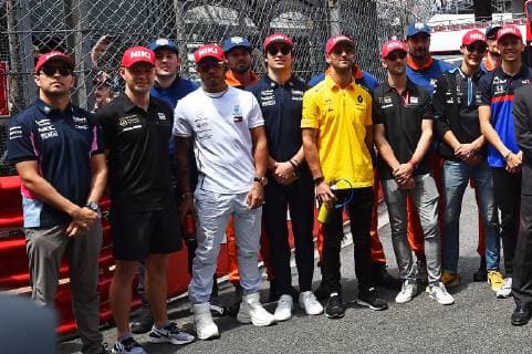 26.05.2019, xekx, Formel 1 FIA, 2019 Monaco Grand Prix - Rennen emspor, v.l. Tribute to Niki Lauda, Formel 1 Fahrer mit Niki Lauda Cap (DFL DFB REGULATIONS PROHIBIT ANY USE OF PHOTOGRAPHS as IMAGE SEQUENCES and or QUASI-VIDEO) Monte Carlo