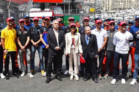 26.05.2019, xekx, Formel 1 FIA, 2019 Monaco Grand Prix - Rennen emspor, v.l. Tribute to Niki Lauda, Formel 1 Fahrer mit Niki Lauda Cap (DFL DFB REGULATIONS PROHIBIT ANY USE OF PHOTOGRAPHS as IMAGE SEQUENCES and or QUASI-VIDEO) Monte Carlo