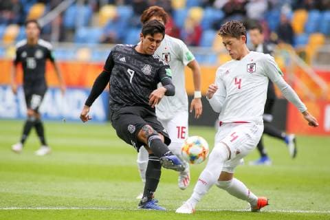 Gdynia, 26.05.2019 Pilka nozna. FIFA Mistrzostwa Swiata U20 Polska 2019. Mecz Meksyk - Japonia, Gdynia, Polska. Football. FIFA U-20 World Cup Poland 2019, Match Mexico - Japan, Gdynia, Poland NZ: Jose Macias, Ayumu Seko Fot. Tomasz Zasinski 058sport.pl NEWSPIX.PL --- Newspix.pl  20190526_IMG_1940_005_ZAS