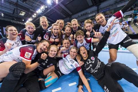 Sport Bilder des Tages Stuttgart, Deutschland 26. Mai 2019: HBF - Pokalfinale - Thueringer HC vs. SG BBM Bietigheim die Mannschaft vom Thüringer HC, Schlussjubel Schlußjubel Emotion Freude Stuttgart Porsche Arena Baden-Württemberg Deutschland
