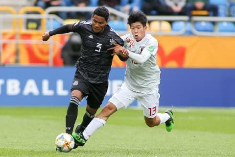 Gdynia, 26.05.2019 Pilka nozna. FIFA Mistrzostwa Swiata U20 Polska 2019. Mecz Meksyk - Japonia, Gdynia, Polska. Football. FIFA U-20 World Cup Poland 2019, Match Mexico - Japan, Gdynia, Poland NZ: Gilberto Sepulveda (c), Taisei Miyashiro Fot. Tomasz Zasinski 058sport.pl NEWSPIX.PL --- Newspix.pl  20190526_IMG_2027_044_ZAS