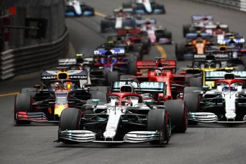 Motorsports: FIA Formula One World Championship, WM, Weltmeisterschaft 2019, Grand Prix of Monaco, Start, 44 Lewis Hamilton (GBR, Mercedes AMG Petronas Motorsport), 33 Max Verstappen (NLD, Aston Martin Red Bull Racing), 77 Valtteri Bottas (FIN, Mercedes AMG Petronas Motorsport), Monte Carlo Monaco