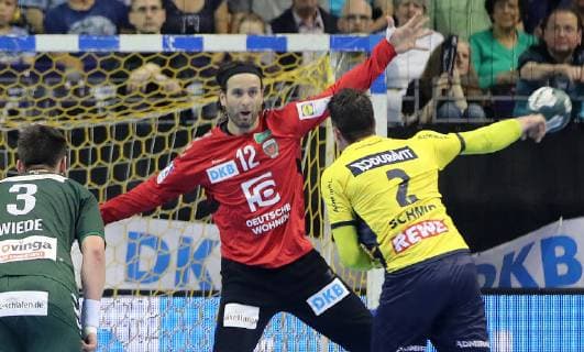 26.05.19, Handball - 1.Bundesliga, 32.Spieltag, Füchse Berlin - Rhein-Neckar Löwen Bild: Andy Schmid (Rhein-Neckar-Löwen) gegen Silvio Heinevetter (Füchse Berlin) Handball - 1.Bundesliga - Füchse Berlin - Rhein-Neckar Löwen