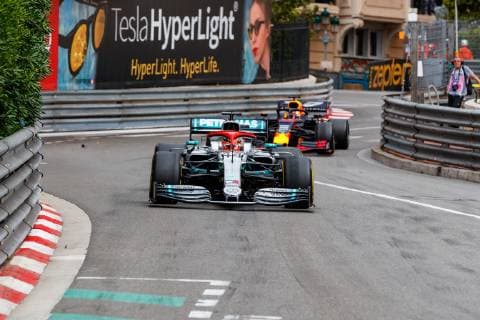 Lewis Hamilton (Mercedes AMG Petronas Motorsport) fuehrt das Rennen vor Max Verstappen (Aston Martin Red Bull Racing) an, Grosser Preis von Monaco 2019, Motorsport, Formel 1, 26.05.2019, Grosser Preis von Monaco 2019, Motorsport, Formel 1, 26.05.2019 Copyright: xEIBNER AlexanderxNeisx EP_ANS