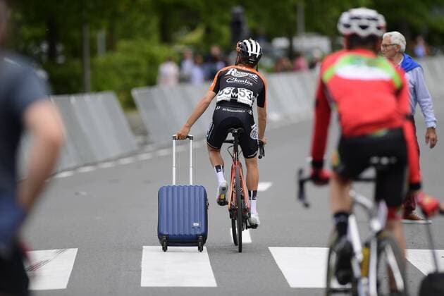 Sport Themen der Woche KW21 LIVYNS Arjen (BEL) of ROOMPOT - CHARLES pictured crosses the finish line with his suitcase CYCLISME : UCI Europe Tour Grand Prix Marcel Kint - Courtrai a Zwevegem - 26 05 2019 PhotoNews Panoramic 