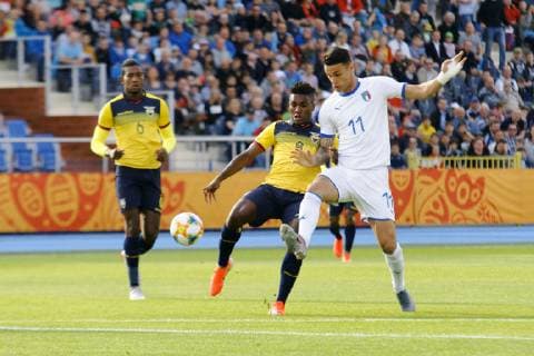 BYDGOSZCZ 26.05.2019 MECZ GRUPA B MISTRZOSTWA SWIATA DO LAT 20 U20 W PILCE NOZNEJ 2019: EKWADOR - WLOCHY --- 2019 FIFA U-20 WORLD CUP GROUP B MATCH: ECUADOR - ITALY JOSE CIFUENTES , GIANLUCA SCAMACCA FOT. MATEUSZ BOSIACKI 400MM.PL NEWSPIX.PL --- Newspix.pl  190526BOS015