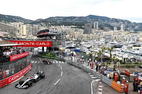 Motorsports: FIA Formula One World Championship, WM, Weltmeisterschaft 2019, Grand Prix of Monaco, 44 Lewis Hamilton (GBR, Mercedes AMG Petronas Motorsport), 33 Max Verstappen (NLD, Aston Martin Red Bull Racing), Monte Carlo Monaco