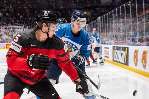Eishockey WM, Finale, Kanada - Finnland 190526 Philippe Myers of Canada and Kaapo Kakko of Finland during the 2019 IIHF Ice hockey, Eishockey World Championship, WM, Weltmeisterschaft gold medal game between Canada and Finland on May 26, 2019 in Bratislava. Photo: Joel Marklund BILDBYRAN kod JM 87962 Copyright: JOELxMARKLUND BB190526JM051