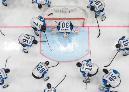 190526 Players of Finland gathers around goaltender Kevin Lankinen ahead of the 2019 IIHF Ice hockey, Eishockey World Championship, WM, Weltmeisterschaft gold medal game between Canada and Finland on May 26, 2019 in Bratislava. Photo: Joel Marklund BILDBYRAN kod JM 87962 Copyright: JOELxMARKLUND BB190526JM052
