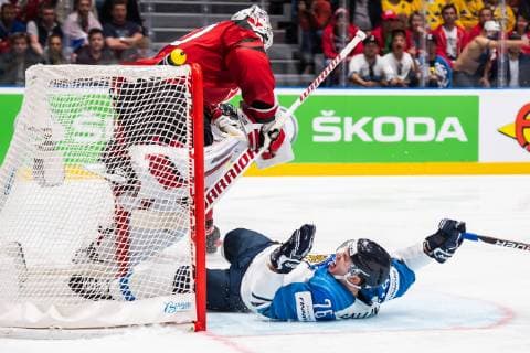 190526 Goaltender Matt Murray of Canada and Jere Sallinen of Finland during the 2019 IIHF Ice hockey, Eishockey World Championship, WM, Weltmeisterschaft gold medal game between Canada and Finland on May 26, 2019 in Bratislava. Photo: Joel Marklund BILDBYRAN kod JM 87962 Copyright: JOELxMARKLUND BB190526JM055