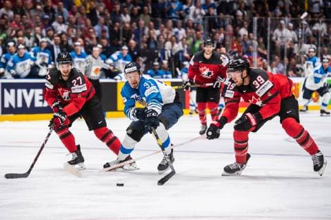 Eishockey WM, Finale, Kanada - Finnland 190526 Shea Theodore and Anthony Mantha of Canada against Juho Lammikko of Finland during the 2019 IIHF Ice hockey, Eishockey World Championship, WM, Weltmeisterschaft gold medal game between Canada and Finland on May 26, 2019 in Bratislava. Photo: Joel Marklund BILDBYRAN kod JM 87962 Copyright: JOELxMARKLUND BB190526JM059
