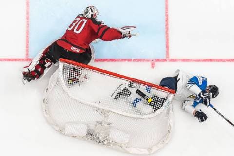 Eishockey WM, Finale, Kanada - Finnland 190526 Goaltender Matt Murray of Canada and Jere Sallinen of Finland during the 2019 IIHF Ice hockey, Eishockey World Championship, WM, Weltmeisterschaft gold medal game between Canada and Finland on May 26, 2019 in Bratislava. Photo: Joel Marklund BILDBYRAN kod JM 87962 Copyright: JOELxMARKLUND BB190526JM060