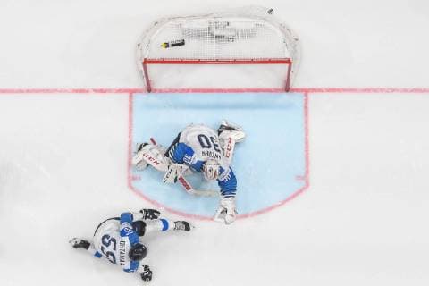 Eishockey WM, Finale, Kanada - Finnland 190526 Shea Theodore of Canada (not in picture) score 1-0 behind goaltender Kevin Lankinen and Atte Ohtamaa of Finland during the 2019 IIHF Ice hockey, Eishockey World Championship, WM, Weltmeisterschaft gold medal game between Canada and Finland on May 26, 2019 in Bratislava. Photo: Joel Marklund BILDBYRAN kod JM 87962 Copyright: JOELxMARKLUND BB190526JM063