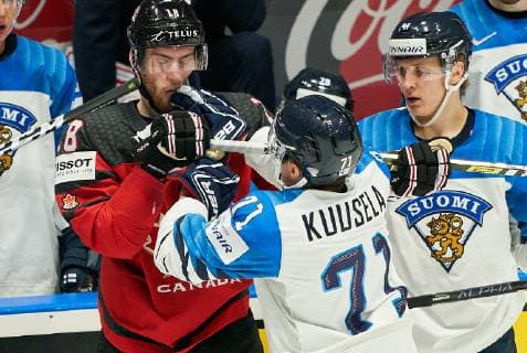 Eishockey WM, Finale, Kanada - Finnland Kristian KUUSELA, FIN71 hits Pierre-Luc DUBOIS, CAN 18 CANADA - FINLAND Kanada - Finnland FINAL IIHF Ice hockey, Eishockey WORLD CHAMPIONSHIPS in Bratislava, Slovakia, Slowakei, May 26, 2019, Season 2018 2019, Photographer: Peter Schatz