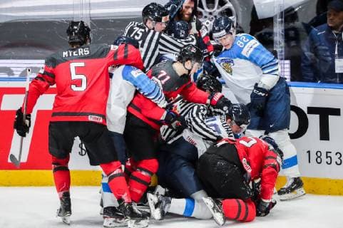 BRATISLAVA, SLOVAKIA - MAY 26, 2019: Canada s and Finland s players fight in their 2019 IIHF Ice hockey, Eishockey World Championship, WM, Weltmeisterschaft Gold medal match at Ondrej Nepela Arena. Alexander Demianchuk TASS  TS0ACE1D