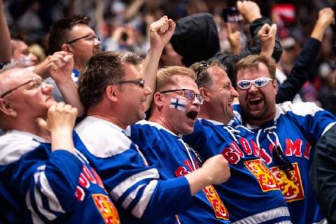 Eishockey WM, Finale, Kanada - Finnland 190526 Supporters of Finland celebrate after 1-2 during the 2019 IIHF Ice hockey, Eishockey World Championship, WM, Weltmeisterschaft gold medal game between Canada and Finland on May 26, 2019 in Bratislava. Photo: Joel Marklund BILDBYRAN kod JM 87962 Copyright: JOELxMARKLUND BB190526JM089