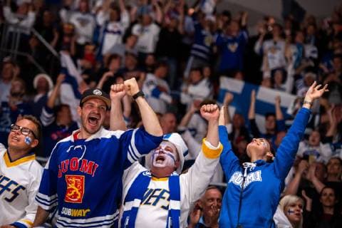 Eishockey WM, Finale, Kanada - Finnland 190526 Supporters of Finland celebrate after 1-2 during the 2019 IIHF Ice hockey, Eishockey World Championship, WM, Weltmeisterschaft gold medal game between Canada and Finland on May 26, 2019 in Bratislava. Photo: Joel Marklund BILDBYRAN kod JM 87962 Copyright: JOELxMARKLUND BB190526JM092