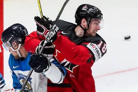 Eishockey WM, Finale, Kanada - Finnland BRATISLAVA, SLOVAKIA - MAY 26, 2019: Finland s Juhani Tyrvainen (L) and Canada s Pierre-Luc Dubois in their 2019 IIHF Ice hockey, Eishockey World Championship, WM, Weltmeisterschaft Gold medal match at Ondrej Nepela Arena. Alexander Demianchuk TASS  TS0ACE36