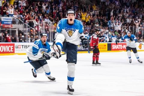 Eishockey WM, Finale, Finnland ist Weltmeister Eishockey WM, Finale, Kanada - Finnland 190526 Juhani Tyrväinen and Harri Pesonen of Finland celebrate after 1-3 during the 2019 IIHF Ice hockey, Eishockey World Championship, WM, Weltmeisterschaft gold medal game between Canada and Finland on May 26, 2019 in Bratislava. Photo: Joel Marklund BILDBYRAN kod JM 87962 Copyright: JOELxMARKLUND BB190526JM094
