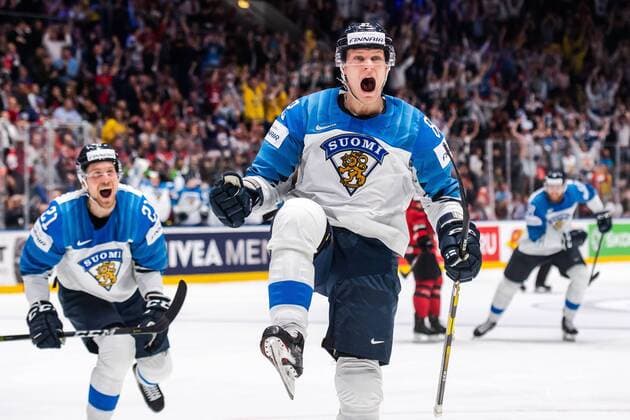 Eishockey WM, Finale, Kanada - Finnland 190526 Juhani Tyrväinen and Harri Pesonen of Finland celebrate after 1-3 during the 2019 IIHF Ice hockey, Eishockey World Championship, WM, Weltmeisterschaft gold medal game between Canada and Finland on May 26, 2019 in Bratislava. Photo: Joel Marklund BILDBYRAN kod JM 87962 Copyright: JOELxMARKLUND BB190526JM095