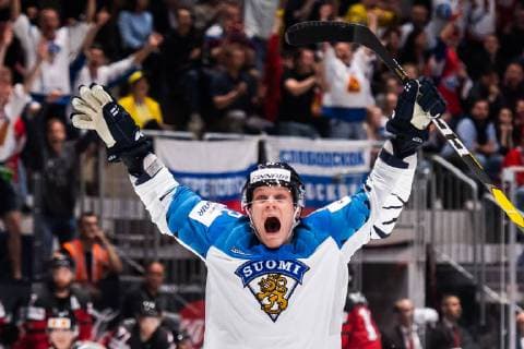 Eishockey WM, Finale, Finnland ist Weltmeister Eishockey WM, Finale, Kanada - Finnland 190526 Juhani Tyrväinen and Harri Pesonen of Finland celebrate after 1-3 during the 2019 IIHF Ice hockey, Eishockey World Championship, WM, Weltmeisterschaft gold medal game between Canada and Finland on May 26, 2019 in Bratislava. Photo: Joel Marklund BILDBYRAN kod JM 87962 Copyright: JOELxMARKLUND BB190526JM096
