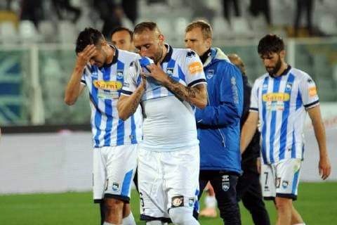 Fußball, Italien, Aufstiegrunde zur Serie A, Delfino Pescara - Hellas Verona Foto Fabio Urbini LaPresse 26 Maggio 2019 Pescara (PE) Italia calcio Pescara vs Hellas Verona - Campionato di calcio Serie BKT 2018 2019 - stadio Cornacchia. Nella foto: delusione Pescara a fine gara Fabio Urbini LaPresse May 26, 2019 Pescara (PE) Italy sport soccer Pescara vs Hellas Verona - Italian Football Championship League BKT 2018 2019 - Cornacchia stadium. In the pic: delusion Pescara  Copyright: xFabioxUrbini LaPressex