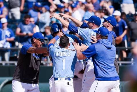 May 26, 2019: Teammates mob Kansas City Royals right fielder Whit Merrifield (15) after he gets the walkoff hit in the bottom of the tenth inning during an American League game between the New York Yankees and the Kansas City Royals held at Kaufmann Stadium in Kansas City, MO CSM MLB, Baseball Herren, USA 2019: Yankees vs Royals May 26 - ZUMAc04_ 20190526_zaf_c04_258 Copyright: xRichardxUlreichx