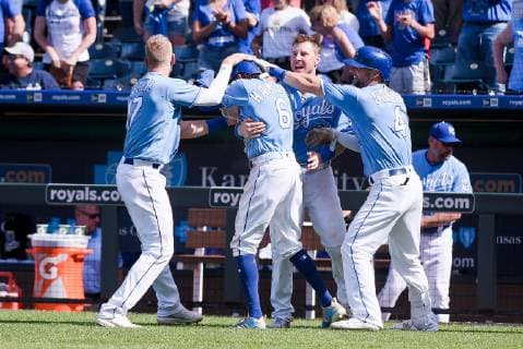May 26, 2019: Teammates mob Kansas City Royals center fielder Billy Hamilton (6) after he score the winning run in the bottom of the tenth innning during an American League game between the New York Yankees and the Kansas City Royals held at Kaufmann Stadium in Kansas City, MO CSM MLB, Baseball Herren, USA 2019: Yankees vs Royals May 26 - ZUMAc04_ 20190526_zaf_c04_257 Copyright: xRichardxUlreichx