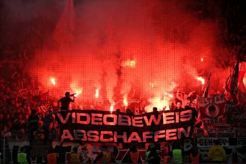 27.05.2019, Fussball Relegation 2018 2019, Rückspiel, 1. FC Union Berlin - VfB Stuttgart, im Stadion An der Alten Försterei Berlin. Pyro im Gästefanblock vom VfB Stuttgart ***DFL and DFB regulations prohibit any use of photographs as image sequences and or quasi-video.*** *** 27 05 2019, Soccer Relegation 2018 2019, return match, 1 FC Union Berlin VfB Stuttgart, in the stadium An der Alten Försterei Berlin Pyro in the Gästefanblock vom VfB Stuttgart DFL and DFB regulations prohibit any use of photographs as image sequences and or quasi video