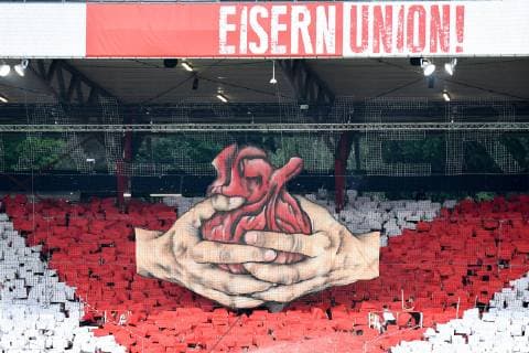 Fans von Union Berlin zeigen Choreographie, Fans, Publikum, Zuschauer, Stimmung, Atmosphäre, Stadion, 27.05.2019, Berlin, Fussball, Relegation zur Bundesliga, 1. FC Union Berlin - VfB Stuttgart, DFB DFL REGULATIONS PROHIBIT ANY USE OF PHOTOGRAPHS AS IMAGE SEQUENCES AND OR QUASI-VIDEO.