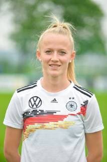 Lea Schüller Grassau, Deutschland, 27.05.2019, 27.05.2019, Grassau, Fussball, Fototermin DFB-Frauen, DFB DFL REGULATIONS PROHIBIT ANY USE OF PHOTOGRAPHS AS IMAGE SEQUENCES AND OR QUASI-VIDEO.