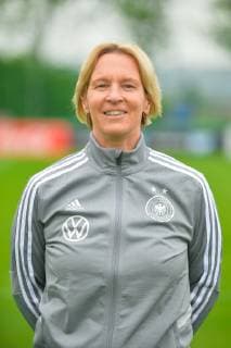 Trainerin Martina Voss-Tecklenburg Grassau, Deutschland, 27.05.2019, 27.05.2019, Grassau, Fussball, Fototermin DFB-Frauen, DFB DFL REGULATIONS PROHIBIT ANY USE OF PHOTOGRAPHS AS IMAGE SEQUENCES AND OR QUASI-VIDEO.