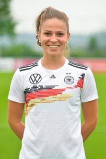 Melanie Leupolz Grassau, Deutschland, 27.05.2019, 27.05.2019, Grassau, Fussball, Fototermin DFB-Frauen, DFB DFL REGULATIONS PROHIBIT ANY USE OF PHOTOGRAPHS AS IMAGE SEQUENCES AND OR QUASI-VIDEO.