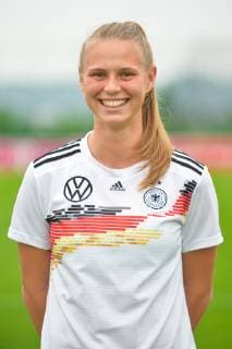 Klara Bühl Grassau, Deutschland, 27.05.2019, 27.05.2019, Grassau, Fussball, Fototermin DFB-Frauen, DFB DFL REGULATIONS PROHIBIT ANY USE OF PHOTOGRAPHS AS IMAGE SEQUENCES AND OR QUASI-VIDEO.