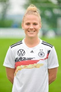 Leonie Maier Grassau, Deutschland, 27.05.2019, 27.05.2019, Grassau, Fussball, Fototermin DFB-Frauen, DFB DFL REGULATIONS PROHIBIT ANY USE OF PHOTOGRAPHS AS IMAGE SEQUENCES AND OR QUASI-VIDEO.
