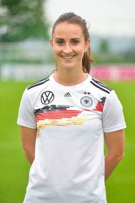 Sarah Däbritz Grassau, Deutschland, 27.05.2019, 27.05.2019, Grassau, Fussball, Fototermin DFB-Frauen, DFB DFL REGULATIONS PROHIBIT ANY USE OF PHOTOGRAPHS AS IMAGE SEQUENCES AND OR QUASI-VIDEO. *** Sarah Däbritz Grassau, Germany, 27 05 2019, 27 05 2019, Grassau, Football, DFB Women, DFB DFL REGULATIONS PROHIBIT ANY USE OF PHOTOGRAPHS AS IMAGE SEQUENCES AND OR QUASI VIDEO xklx