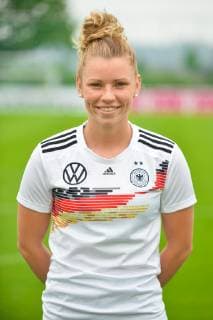 Linda Dallmann Grassau, Deutschland, 27.05.2019, 27.05.2019, Grassau, Fussball, Fototermin DFB-Frauen, DFB DFL REGULATIONS PROHIBIT ANY USE OF PHOTOGRAPHS AS IMAGE SEQUENCES AND OR QUASI-VIDEO.