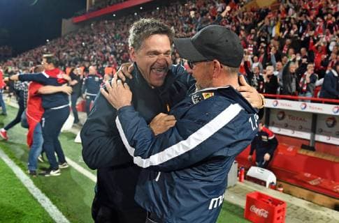 Fussball, Herren, Saison 2018 2019, Relegation (1. 2. Bundesliga Rückspiel), 1. FC Union Berlin - VfB Stuttgart, v. l. Profifußball-Geschäftsführer Oliver Ruhnert (1. FC Union Berlin), Trainer Urs Fischer (1. FC Union Berlin), Jubel über den Aufstieg in die 1. Bundesliga, 27.05. 2019, Copyright: xMatthiasxKochx