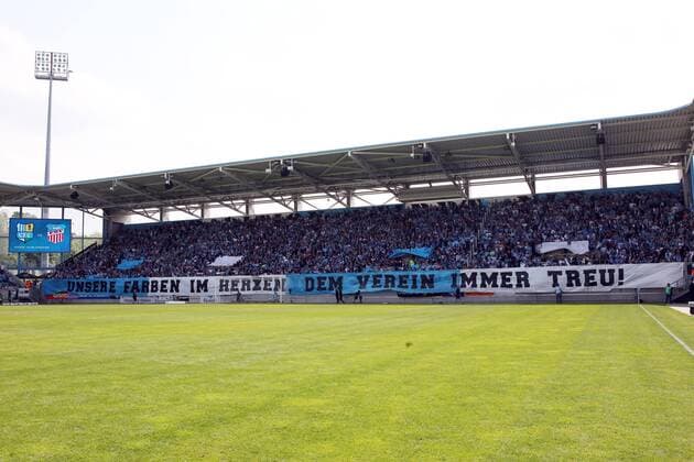 Chemnitz, 25.05.2019, Stadion Chemnitz, Fussball, Wernesgrüner Sachsen-Pokal Finale. , Chemnitzer FC vs FSV Zwickau 2:0 (1:0). , Im Bild: Fans des Chemnitzer FC zeigen Choreo zu Spielbeginn Unsere Farben im Herzen, dem Verein immer treu.