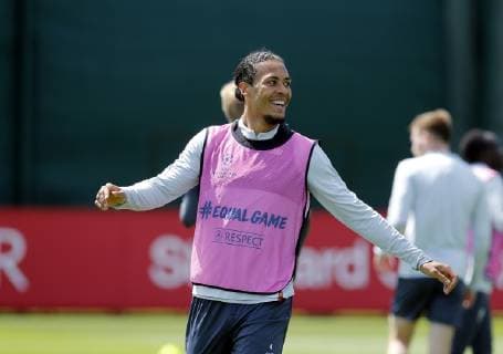 28th May 2019, Melwood Training Ground, West Derby, Liverpool, England; Liverpool FC training and press conference, PK, Pressekonferenz before their UEFA Champions League final versus Tottenham Hotspur on June 1st; Virgil van Dijk of Liverpool during today s open training session at the club s Melwood training ground  ActionPlus12138973 AlanxMartin