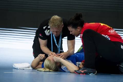 190528 Emma Ekenman Fernis of Sweden with an injury during the friendly match between Norway and Sweden on May 28, in Bekkestua. Copyright: FREDRIKxVARFJELL BB190528FV068