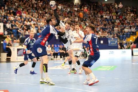 Miha Zarabec (THW Kiel 24) gegen Isaias Guardiola (TBV Lemgo Lippe 7)(links) und Dani Baijens (TBV Lemgo Lippe 77)(rechts) , TBV Lemgo Lippe vs THW Kiel, Handball, 1. Bundesliga, 29.05.2019, TBV Lemgo Lippe vs THW Kiel, Handball, 1. Bundesliga, 29.05.2019 Lemgo Copyright: xEibner-Pressefotox xJanxStrohdiex EP_JSK