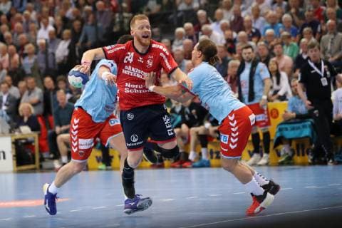 SG Flensburg-Handewitt vs Fuechse Berlin, Handball, 1.Bundesliga, 29.05.19 Jim Gottfridsson (SG Flensburg-Handewitt, 24) gegen Mijajlo Marsenic (Fuechse Berlin, 93) und Mattias Zachrisson (Fuechse Berlin, 21)
