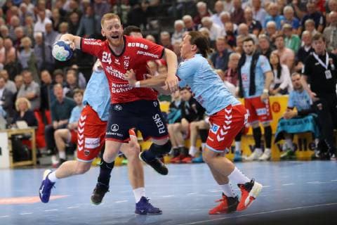 SG Flensburg-Handewitt vs Fuechse Berlin, Handball, 1.Bundesliga, 29.05.19 Jim Gottfridsson (SG Flensburg-Handewitt, 24) gegen Mijajlo Marsenic (Fuechse Berlin, 93) und Mattias Zachrisson (Fuechse Berlin, 21)