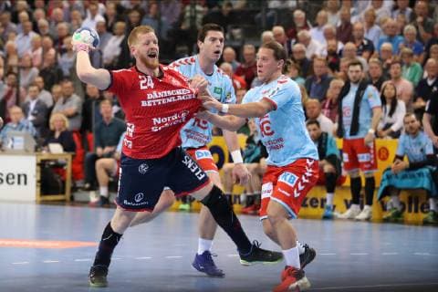 SG Flensburg-Handewitt vs Fuechse Berlin, Handball, 1.Bundesliga, 29.05.19 Jim Gottfridsson (SG Flensburg-Handewitt, 24) gegen Mijajlo Marsenic (Fuechse Berlin, 93) und Mattias Zachrisson (Fuechse Berlin, 21)
