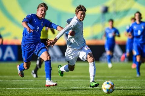 (L-R) Alessandro Tripaldelli of Italy U20, Kyosuke Tagawa of Japan U20 during the FIFA U-20 World Cup Poland 2019 group B match between Italy U20 v Japan U20 at Bydgoszcz Stadium on May 29, 2019 in Bydgoszcz, Poland FIFA U-20 World Cup Poland 2019 2018 2019 xVIxVIxImagesx xGerritxvanxKeulenxIVx 14602988