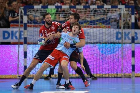 SG Flensburg-Handewitt vs Fuechse Berlin, Handball, 1.Bundesliga, 29.05.19 Jacob Tandrup Holm (Fuechse Berlin, 06) am Kreis gegen Tobias Karlsson (SG Flensburg-Handewitt, 03) und Rasmus Lauge Schmidt (SG Flensburg-Handewitt, 25)