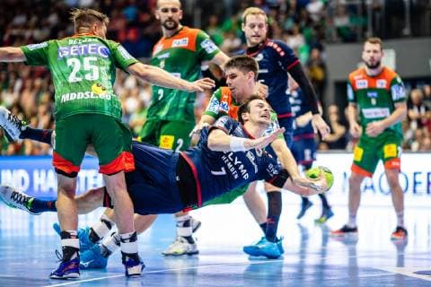 Dominik Claus 7 (SG BBM Bietigheim) am Ball, Piotr Chrapkowski 3 (SC Magdeburg) waehrend der Saison 2018-2019 in der 1. Handball Bundesliga (Herren) zwischen SC Magdeburg und SG BBM Bietigheim in der GETEC Arena am 29. May 2019 in Magdeburg, Sachsen Anhalt, Deutschland